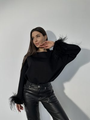 Лонгслив с перьями